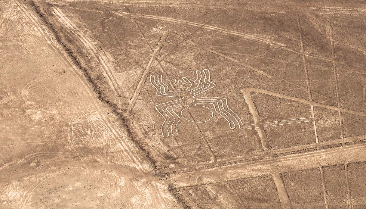 Linee di Nazca nel deserto del Perù