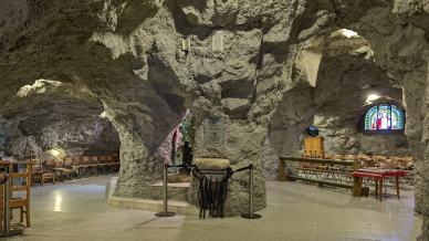A Budapest c’è una chiesa spettacolare scavata nella roccia