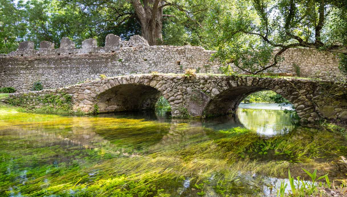Il Giardino di Ninfa e le rovine della città medievale di Ninfa
